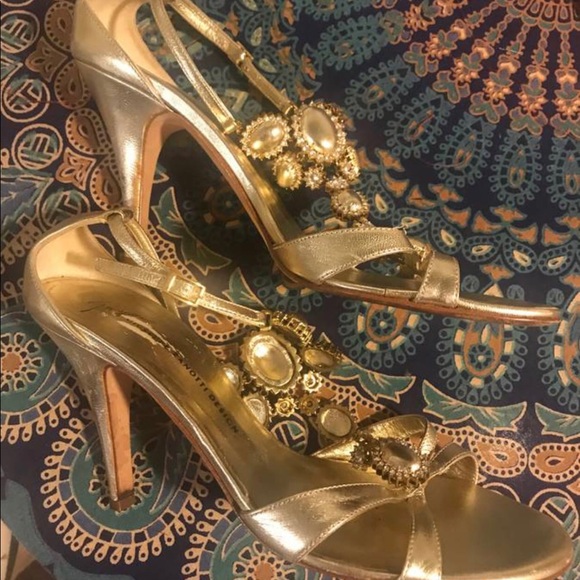 Authentic giuseppe zanotti Jewelled heels
size 39 - Picture 7 of 10